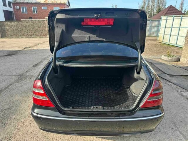 Черный Мерседес Е-Класс, объемом двигателя 2.7 л и пробегом 357 тыс. км за 8000 $, фото 7 на Automoto.ua