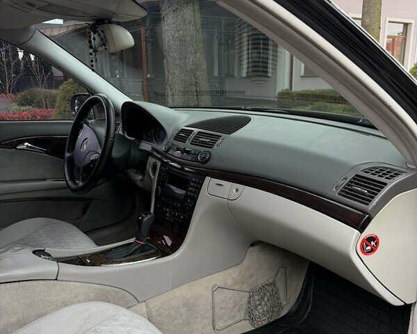 Черный Мерседес Е-Класс, объемом двигателя 2.2 л и пробегом 350 тыс. км за 5499 $, фото 10 на Automoto.ua