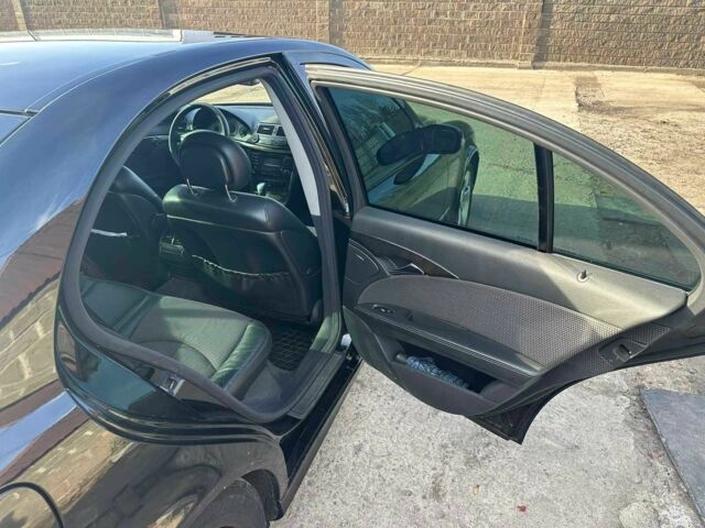 Черный Мерседес Е-Класс, объемом двигателя 2.7 л и пробегом 357 тыс. км за 8000 $, фото 6 на Automoto.ua