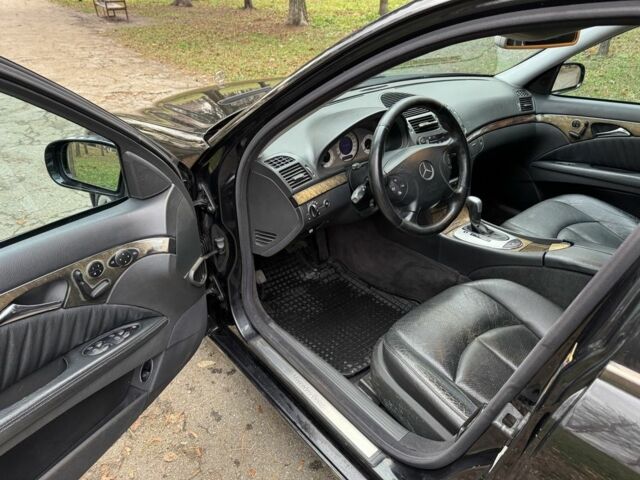 Черный Мерседес Е-Класс, объемом двигателя 3.2 л и пробегом 340 тыс. км за 2850 $, фото 9 на Automoto.ua