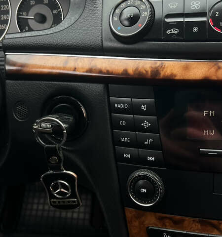 Черный Мерседес Е-Класс, объемом двигателя 2.7 л и пробегом 200 тыс. км за 7750 $, фото 69 на Automoto.ua