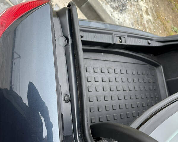 Черный Мерседес Е-Класс, объемом двигателя 3.22 л и пробегом 401 тыс. км за 6600 $, фото 42 на Automoto.ua