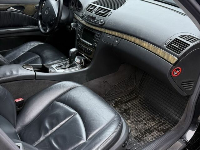 Черный Мерседес Е-Класс, объемом двигателя 4 л и пробегом 600 тыс. км за 4000 $, фото 3 на Automoto.ua