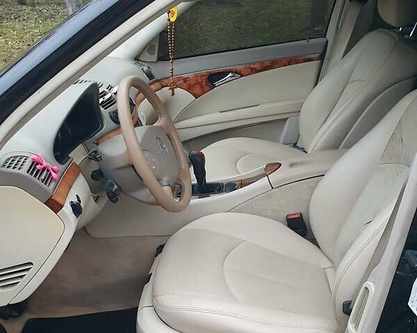 Черный Мерседес Е-Класс, объемом двигателя 2.7 л и пробегом 310 тыс. км за 5500 $, фото 31 на Automoto.ua