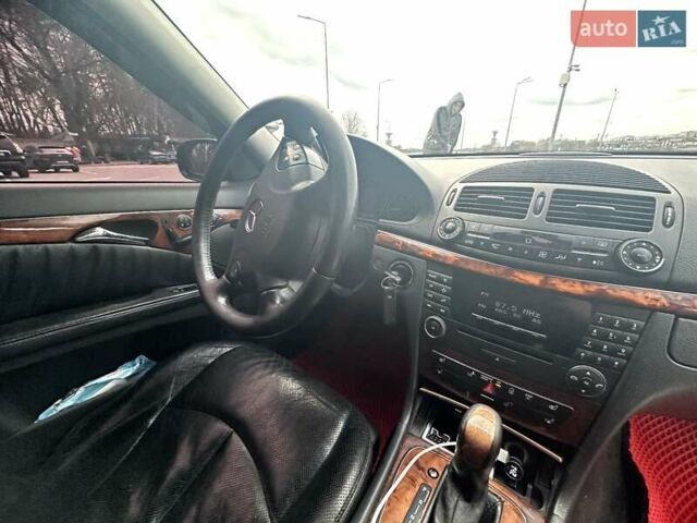 Черный Мерседес Е-Класс, объемом двигателя 3.2 л и пробегом 483 тыс. км за 5500 $, фото 26 на Automoto.ua