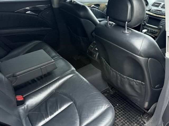 Черный Мерседес Е-Класс, объемом двигателя 4 л и пробегом 600 тыс. км за 4000 $, фото 4 на Automoto.ua