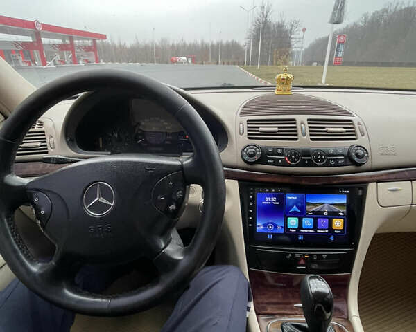 Черный Мерседес Е-Класс, объемом двигателя 2.15 л и пробегом 466 тыс. км за 8200 $, фото 4 на Automoto.ua