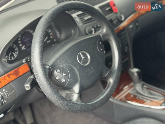 Черный Мерседес Е-Класс, объемом двигателя 1.8 л и пробегом 220 тыс. км за 6750 $, фото 11 на Automoto.ua