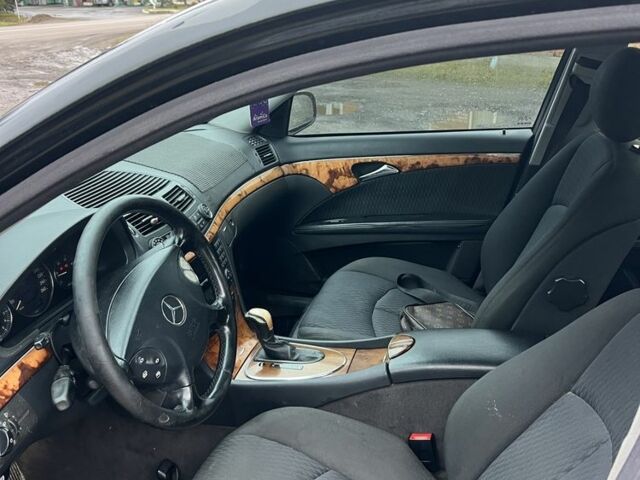 Черный Мерседес Е-Класс, объемом двигателя 2.2 л и пробегом 298 тыс. км за 2650 $, фото 6 на Automoto.ua