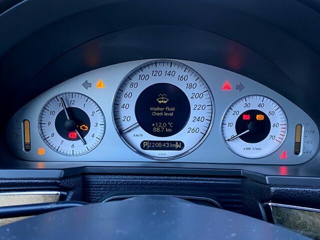 Черный Мерседес Е-Класс, объемом двигателя 1.8 л и пробегом 221 тыс. км за 6200 $, фото 13 на Automoto.ua