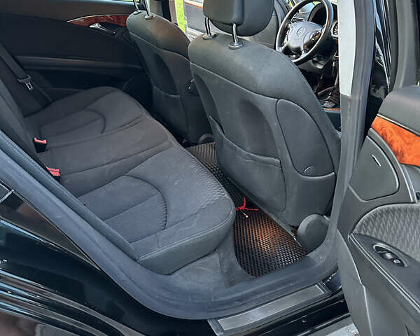 Мерседес Е-Класс 2003 в Дунаевцах на Automoto.ua Черный Мерседес Е-Класс, объемом двигателя 1.8 л и пробегом 265 тыс. км за 6400 $, фото 3 на Automoto.ua