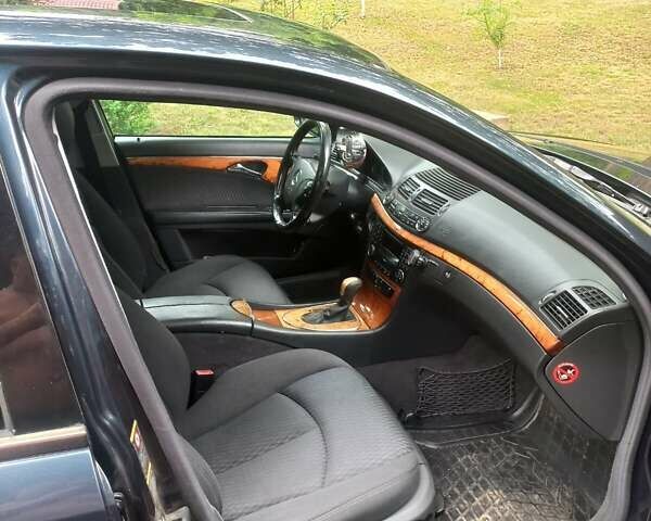 Черный Мерседес Е-Класс, объемом двигателя 2.69 л и пробегом 360 тыс. км за 6700 $, фото 5 на Automoto.ua