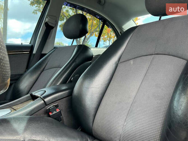 Черный Мерседес Е-Класс, объемом двигателя 1.8 л и пробегом 330 тыс. км за 9000 $, фото 6 на Automoto.ua