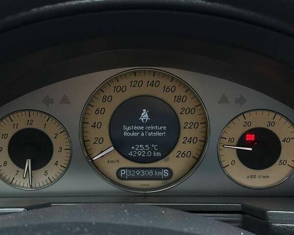 Чорний Мерседес Е-Клас, об'ємом двигуна 2.7 л та пробігом 329 тис. км за 8700 $, фото 16 на Automoto.ua