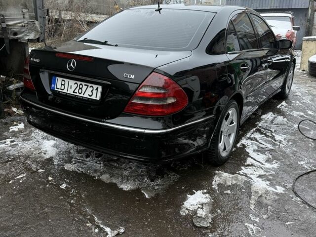 Черный Мерседес Е-Класс, объемом двигателя 4 л и пробегом 600 тыс. км за 4000 $, фото 2 на Automoto.ua