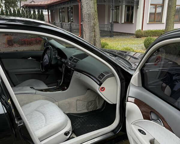 Черный Мерседес Е-Класс, объемом двигателя 2.2 л и пробегом 350 тыс. км за 5499 $, фото 9 на Automoto.ua