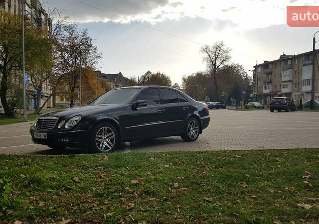 Черный Мерседес Е-Класс, объемом двигателя 2.7 л и пробегом 320 тыс. км за 8500 $, фото 12 на Automoto.ua