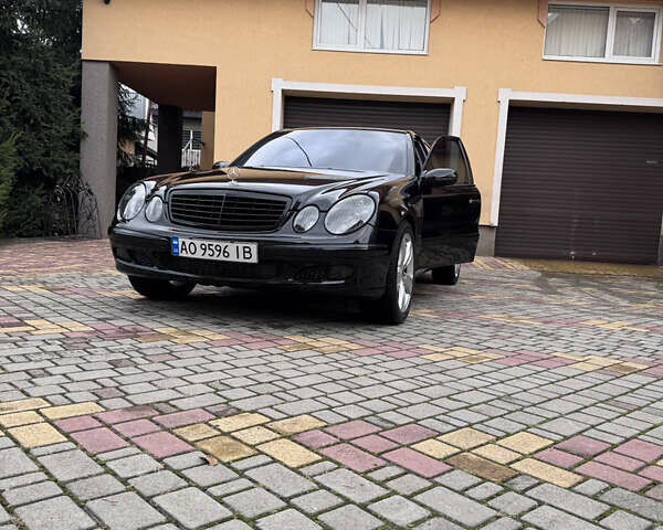 Черный Мерседес Е-Класс, объемом двигателя 3.2 л и пробегом 375 тыс. км за 8000 $, фото 1 на Automoto.ua