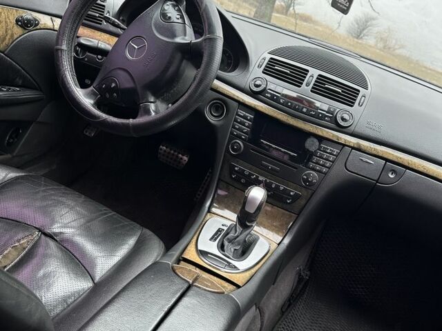 Чорний Мерседес Е-Клас, об'ємом двигуна 3.2 л та пробігом 231 тис. км за 2500 $, фото 10 на Automoto.ua