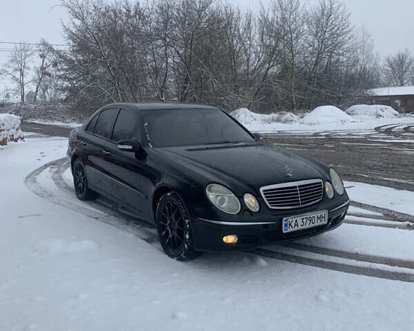 Черный Мерседес Е-Класс, объемом двигателя 2.2 л и пробегом 527 тыс. км за 4999 $, фото 1 на Automoto.ua