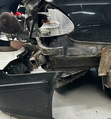 Черный Мерседес Е-Класс, объемом двигателя 2.2 л и пробегом 388 тыс. км за 3400 $, фото 7 на Automoto.ua