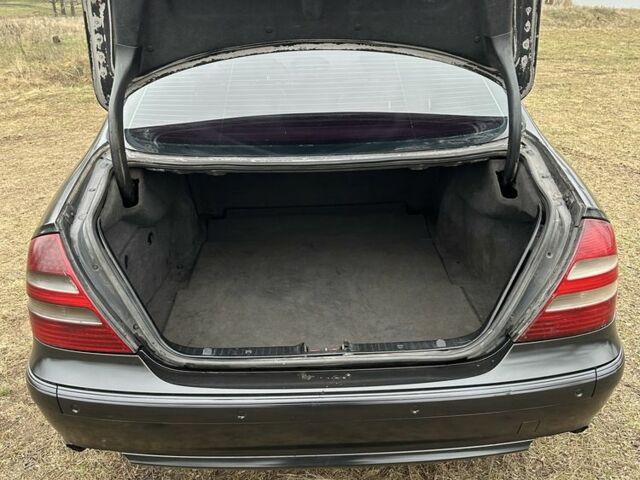 Чорний Мерседес Е-Клас, об'ємом двигуна 3.2 л та пробігом 231 тис. км за 2500 $, фото 7 на Automoto.ua