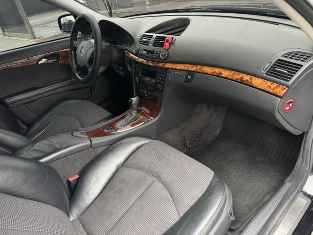 Черный Мерседес Е-Класс, объемом двигателя 1.8 л и пробегом 220 тыс. км за 6750 $, фото 11 на Automoto.ua