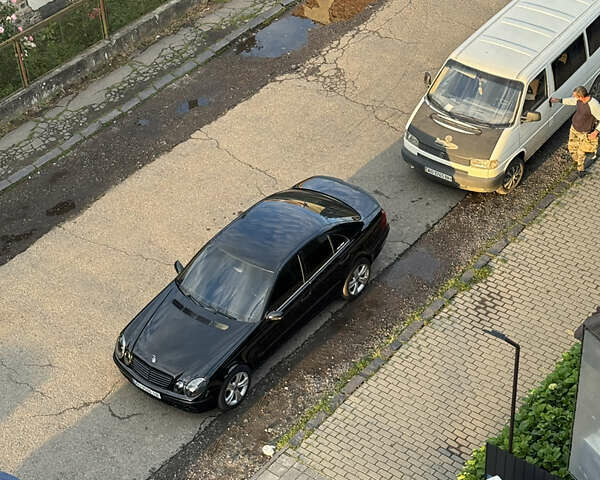 Черный Мерседес Е-Класс, объемом двигателя 3.2 л и пробегом 375 тыс. км за 8000 $, фото 18 на Automoto.ua