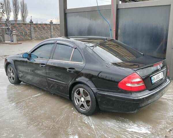 Черный Мерседес Е-Класс, объемом двигателя 1.8 л и пробегом 40 тыс. км за 5700 $, фото 5 на Automoto.ua