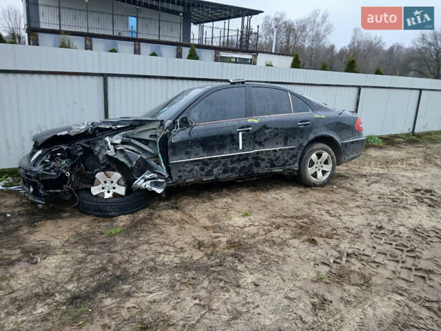 Черный Мерседес Е-Класс, объемом двигателя 3.2 л и пробегом 400 тыс. км за 2600 $, фото 1 на Automoto.ua