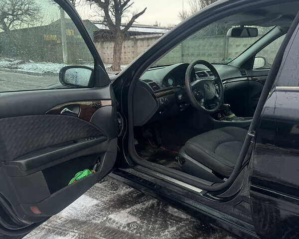 Черный Мерседес Е-Класс, объемом двигателя 2.7 л и пробегом 459 тыс. км за 6000 $, фото 6 на Automoto.ua