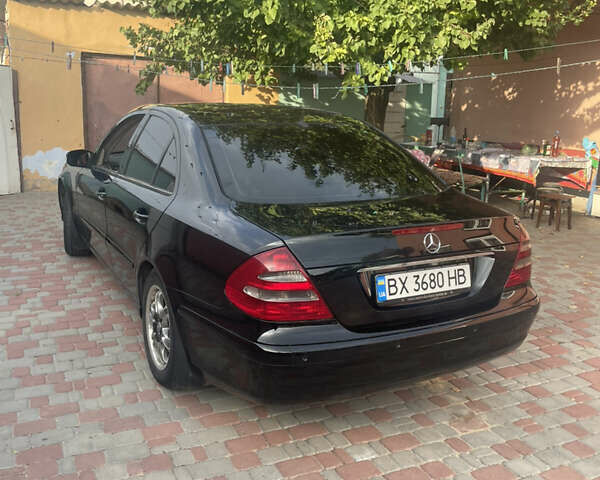 Черный Мерседес Е-Класс, объемом двигателя 2.2 л и пробегом 296 тыс. км за 6900 $, фото 19 на Automoto.ua