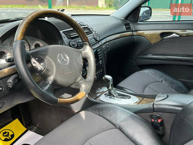 Черный Мерседес Е-Класс, объемом двигателя 1.8 л и пробегом 330 тыс. км за 9000 $, фото 7 на Automoto.ua