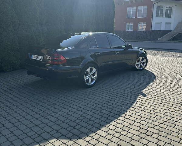 Черный Мерседес Е-Класс, объемом двигателя 3.2 л и пробегом 375 тыс. км за 8000 $, фото 21 на Automoto.ua