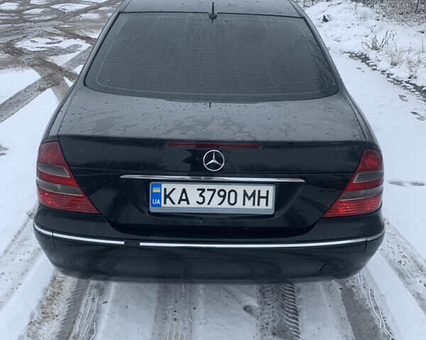 Черный Мерседес Е-Класс, объемом двигателя 2.2 л и пробегом 527 тыс. км за 4999 $, фото 4 на Automoto.ua