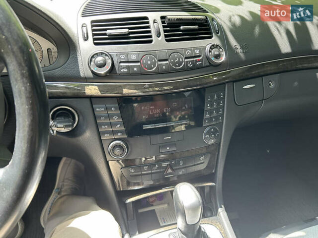 Черный Мерседес Е-Класс, объемом двигателя 2.6 л и пробегом 175 тыс. км за 7950 $, фото 15 на Automoto.ua