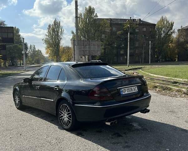 Черный Мерседес Е-Класс, объемом двигателя 2.6 л и пробегом 240 тыс. км за 5999 $, фото 2 на Automoto.ua