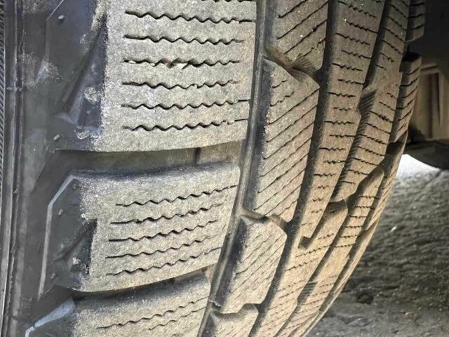 Черный Мерседес Е-Класс, объемом двигателя 2.7 л и пробегом 357 тыс. км за 8000 $, фото 10 на Automoto.ua