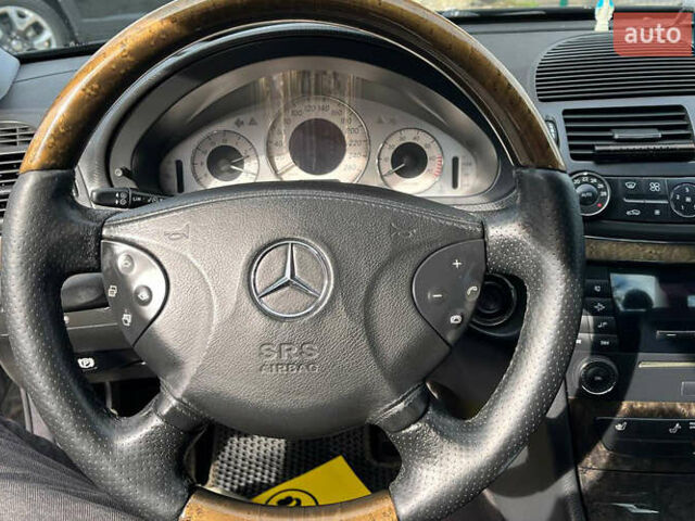 Черный Мерседес Е-Класс, объемом двигателя 1.8 л и пробегом 330 тыс. км за 9000 $, фото 11 на Automoto.ua