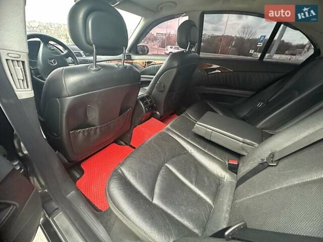 Черный Мерседес Е-Класс, объемом двигателя 3.2 л и пробегом 483 тыс. км за 5500 $, фото 32 на Automoto.ua