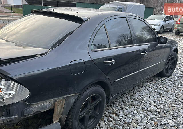 Черный Мерседес Е-Класс, объемом двигателя 2.2 л и пробегом 388 тыс. км за 3400 $, фото 3 на Automoto.ua