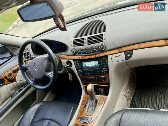 Черный Мерседес Е-Класс, объемом двигателя 2.7 л и пробегом 290 тыс. км за 7000 $, фото 6 на Automoto.ua