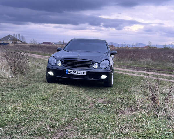 Черный Мерседес Е-Класс, объемом двигателя 3.2 л и пробегом 375 тыс. км за 8000 $, фото 14 на Automoto.ua