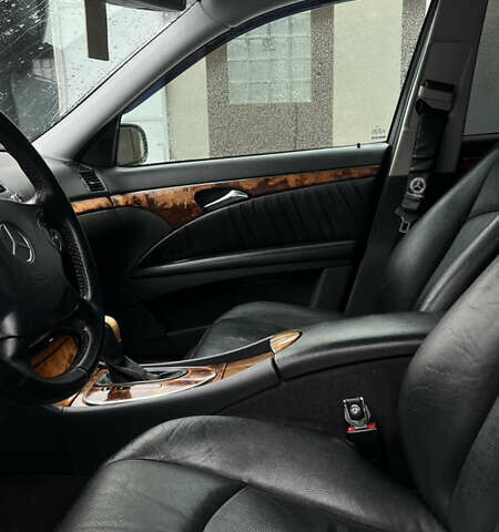 Черный Мерседес Е-Класс, объемом двигателя 2.7 л и пробегом 200 тыс. км за 7750 $, фото 71 на Automoto.ua