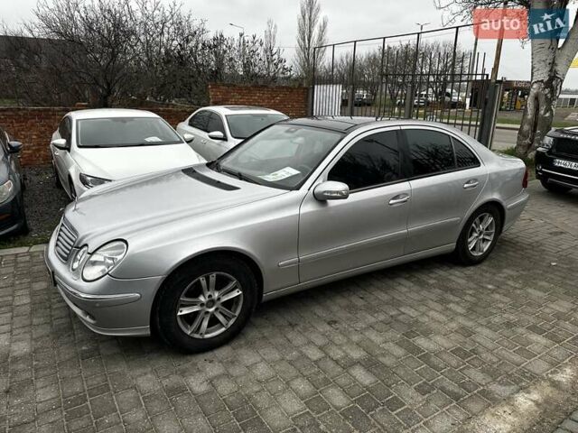 Черный Мерседес Е-Класс, объемом двигателя 3.2 л и пробегом 300 тыс. км за 7500 $, фото 2 на Automoto.ua