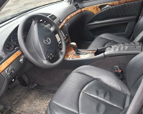 Черный Мерседес Е-Класс, объемом двигателя 3.2 л и пробегом 460 тыс. км за 6900 $, фото 4 на Automoto.ua