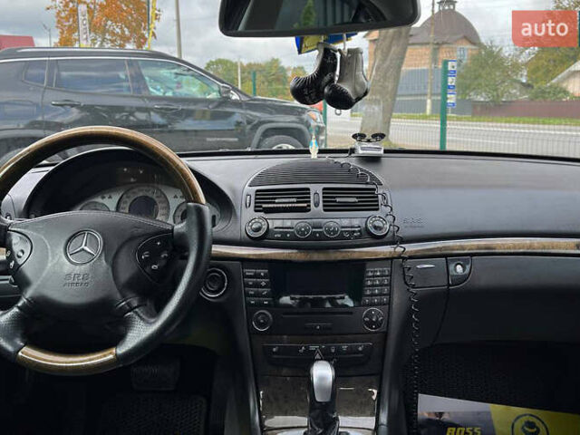 Черный Мерседес Е-Класс, объемом двигателя 1.8 л и пробегом 330 тыс. км за 9000 $, фото 9 на Automoto.ua