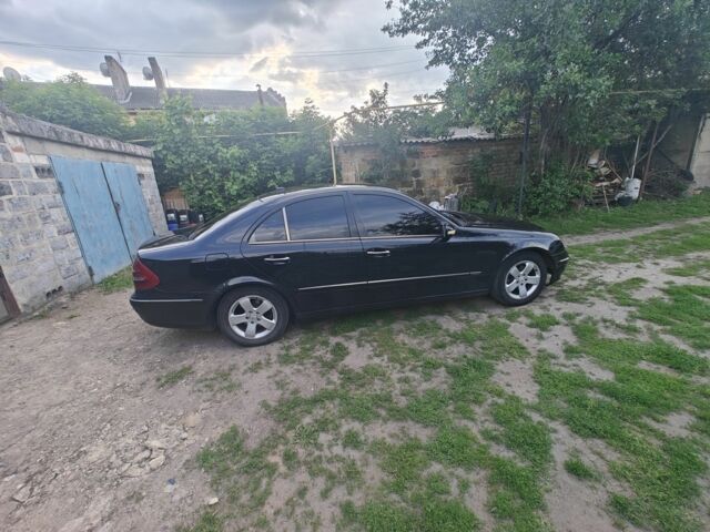 Черный Мерседес Е-Класс, объемом двигателя 0 л и пробегом 300 тыс. км за 3999 $, фото 5 на Automoto.ua