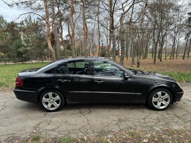 Черный Мерседес Е-Класс, объемом двигателя 3.2 л и пробегом 340 тыс. км за 2850 $, фото 6 на Automoto.ua