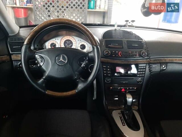 Черный Мерседес Е-Класс, объемом двигателя 1.8 л и пробегом 320 тыс. км за 8500 $, фото 4 на Automoto.ua